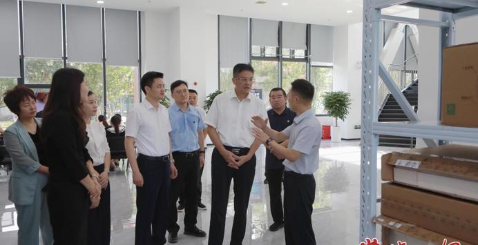 罗毅君调研全市数字产业并主持召开座谈会 